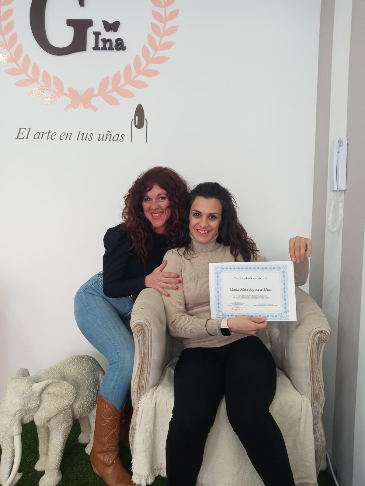 María Belén Baguenas Díaz graduada de dermapen y BBGlow en el centro Gina